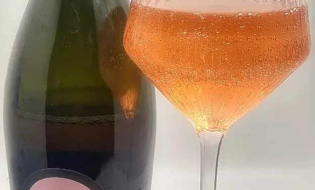 Fizzero alcohol-free sparkling rose wine