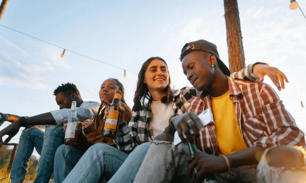 Best Alcohol-Free Drinks for Hot Weather (2026 Guide)