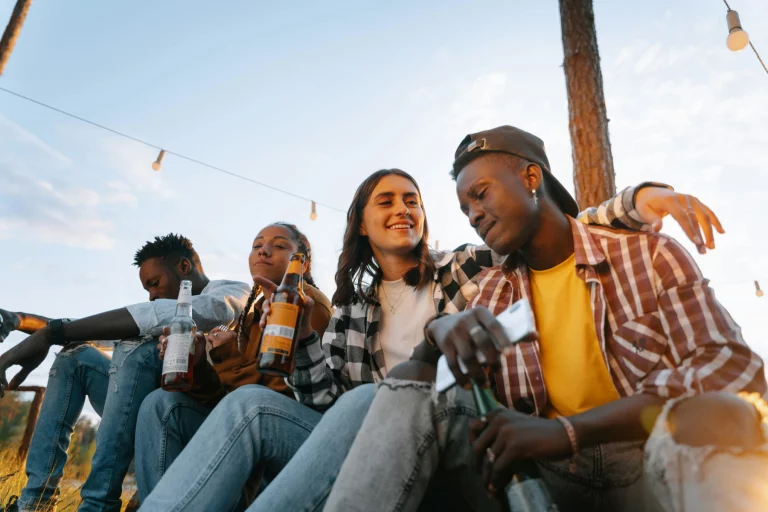 Best Alcohol-Free Drinks for Hot Weather (2026 Guide)